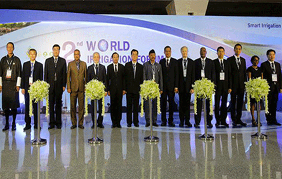 kaiyun入口新能徐政博士在世界灌溉论坛上做光伏扬水系统应用技术演讲